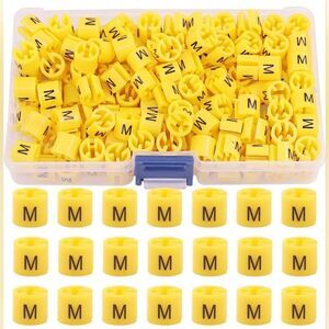 🔹️NIB Yellow Medium Plastic Clothing Clip On Hanger Size Tags